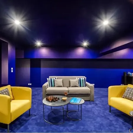 Modern And Eclectic 3bd Duplex In Le Marais! Parigi