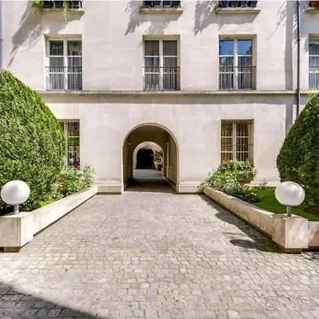 Modern And Eclectic 3bd Duplex In Le Marais! Appartamento Parigi